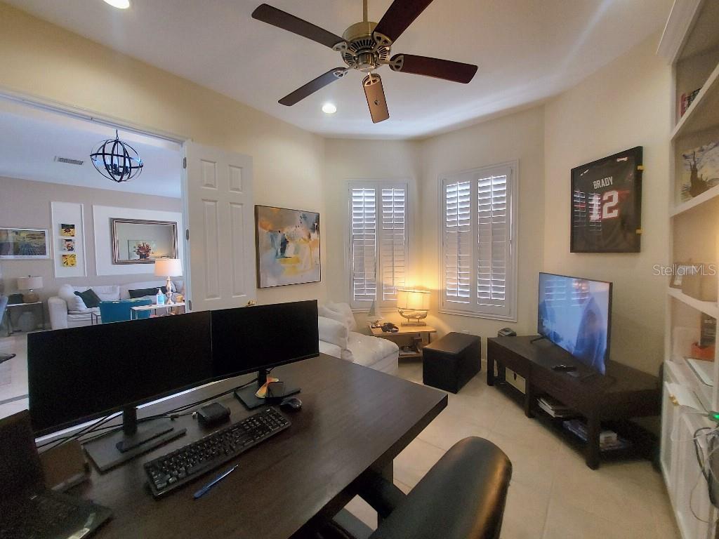 Listing photo id 7 for 9820 Gretna Green Drive