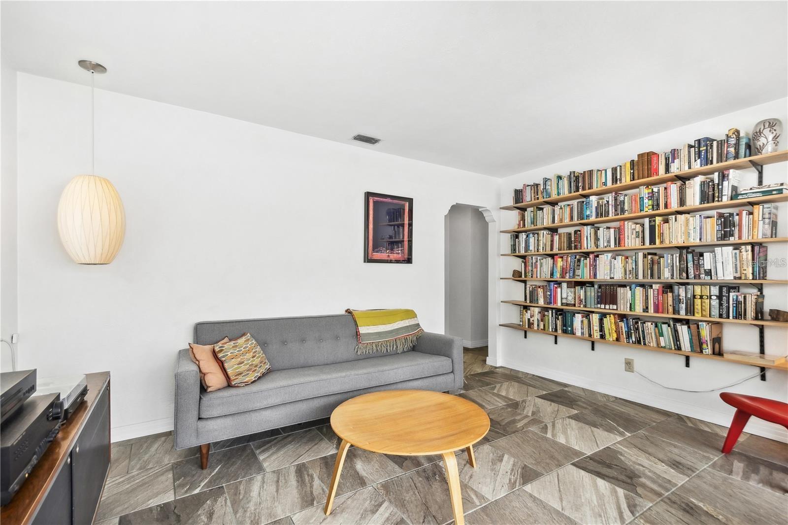 Listing photo id 8 for 102 11th Avenue