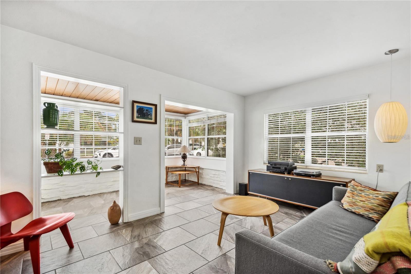 Listing photo id 9 for 102 11th Avenue