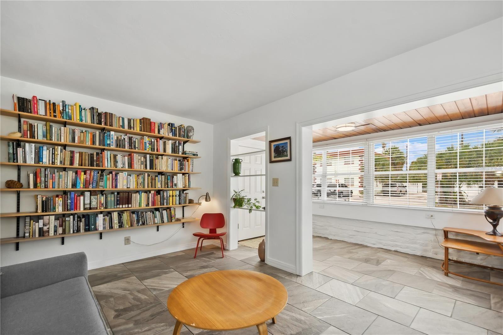 Listing photo id 11 for 102 11th Avenue