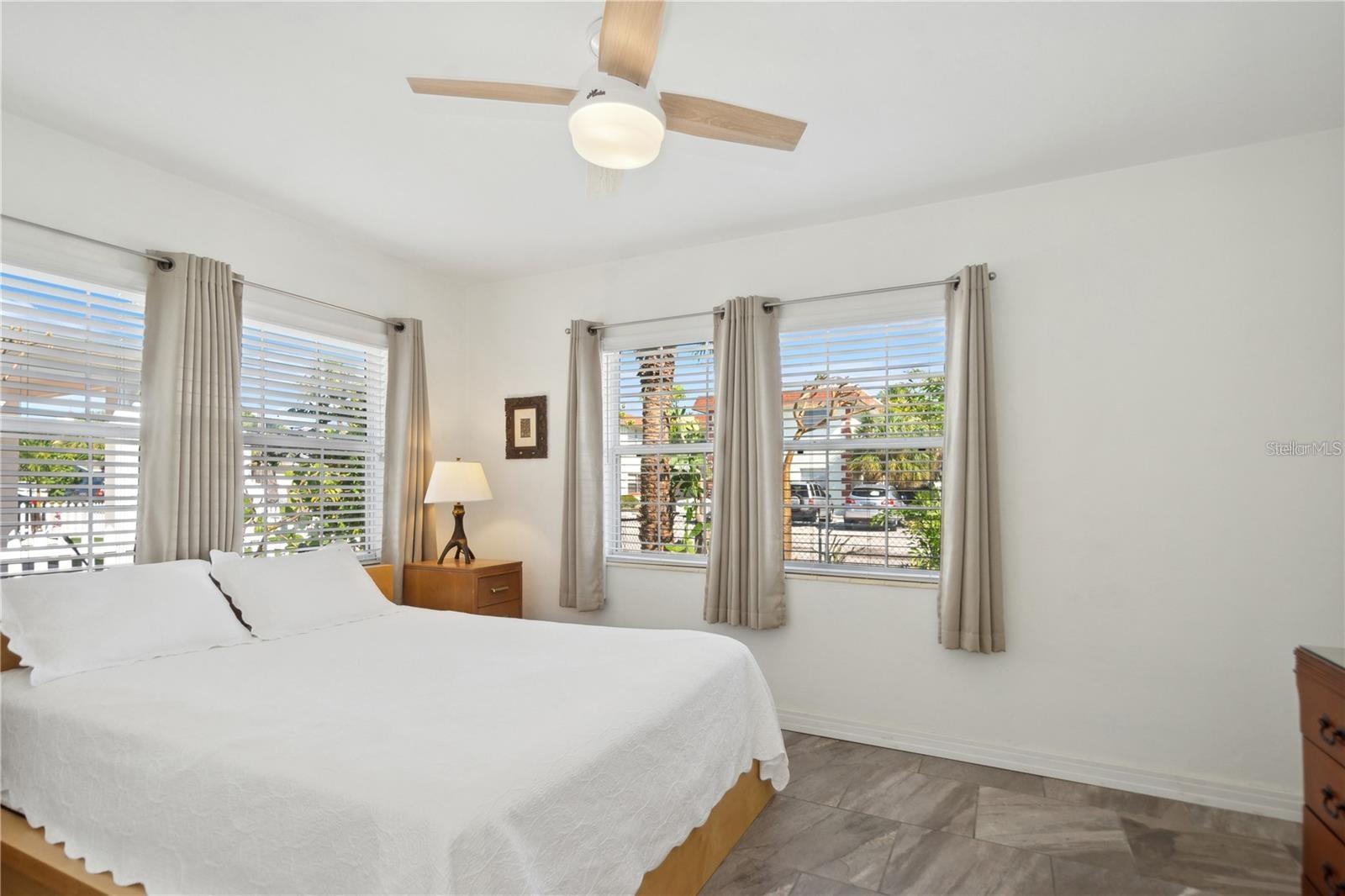 Listing photo id 16 for 102 11th Avenue