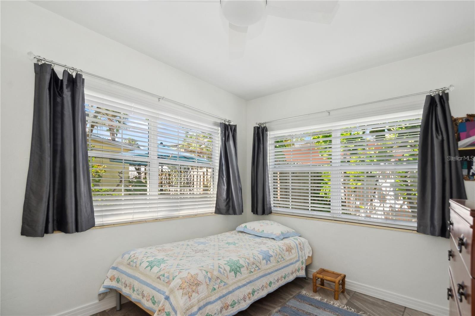 Listing photo id 17 for 102 11th Avenue