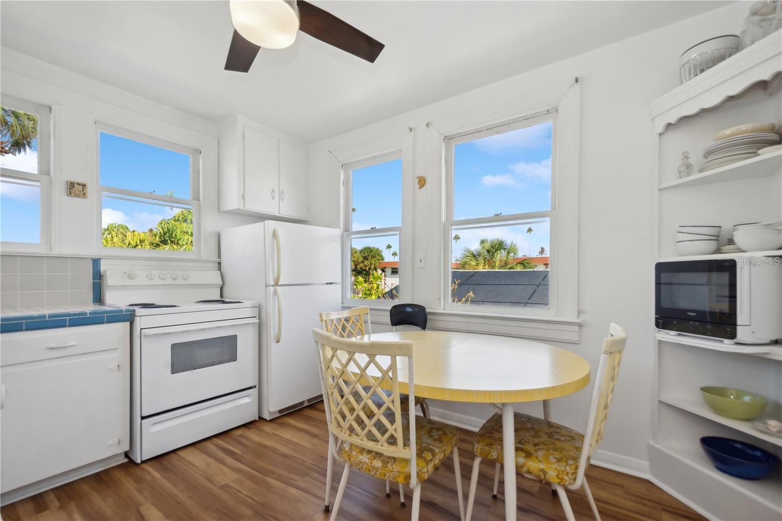 Listing photo id 27 for 102 11th Avenue