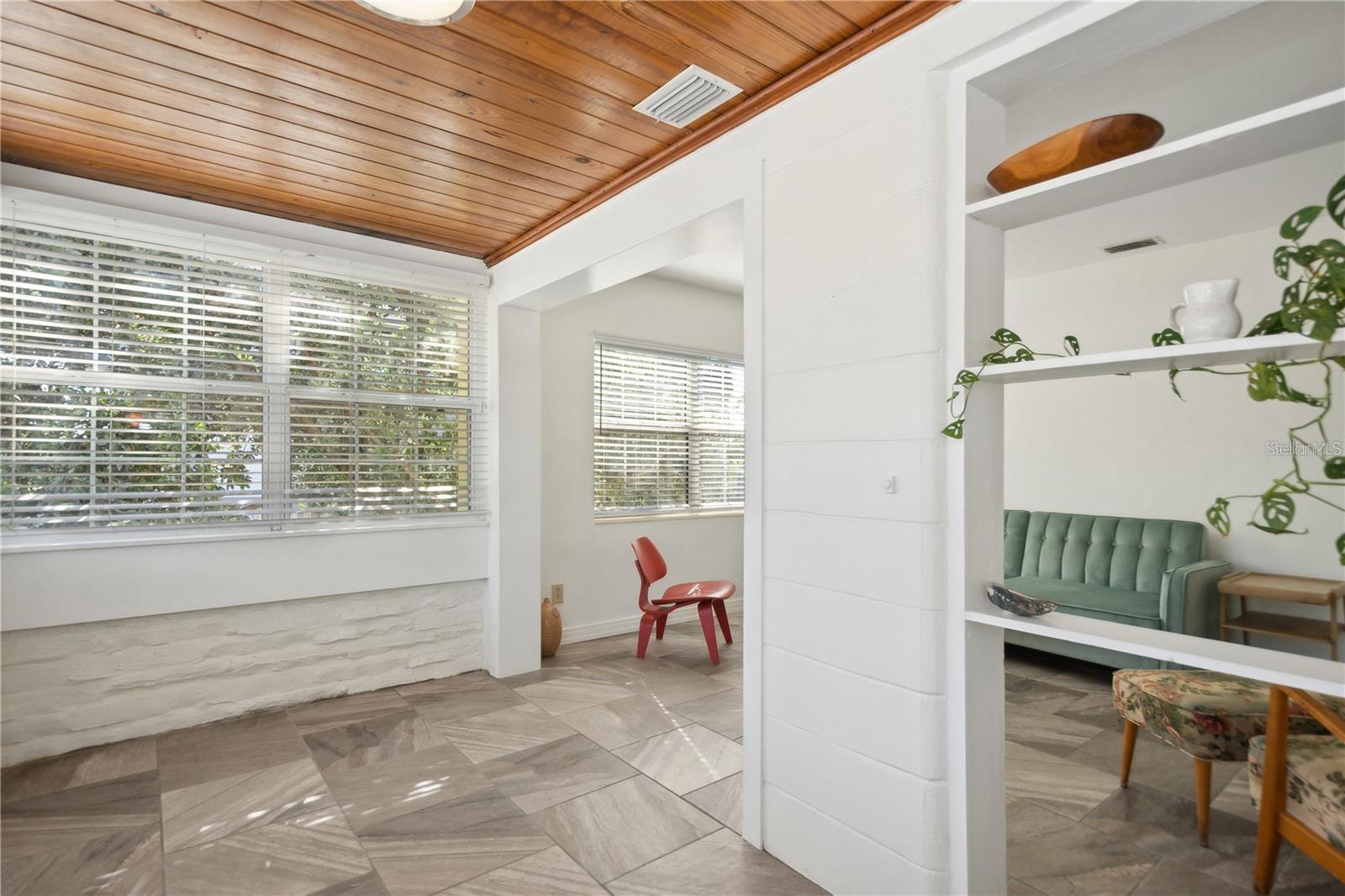 Listing photo id 7 for 102 11th Avenue