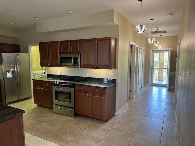 Image 12 of 34 For 606 Wells Court 302