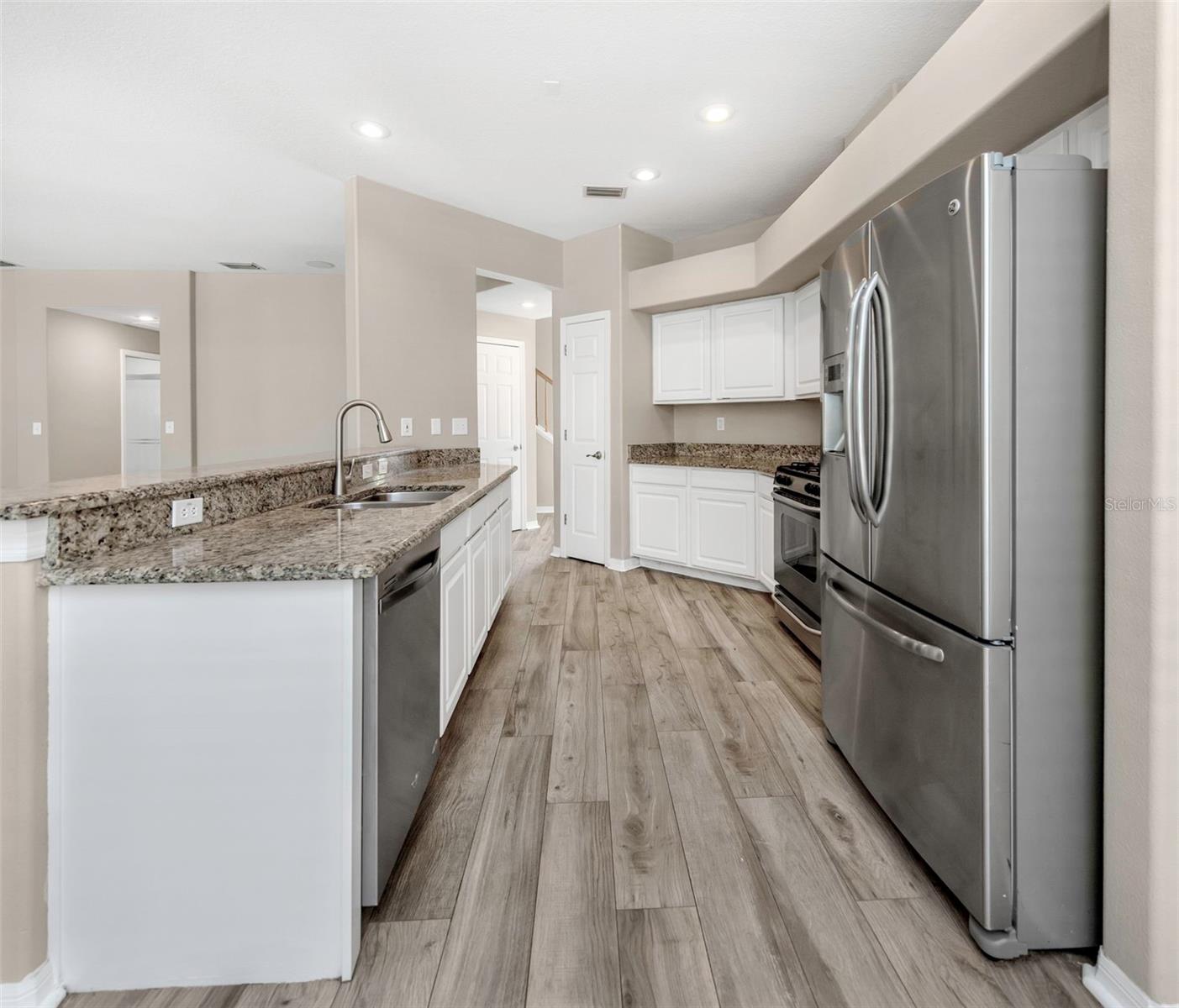 Image 7 of 76 For 4152 Grandchamp Circle