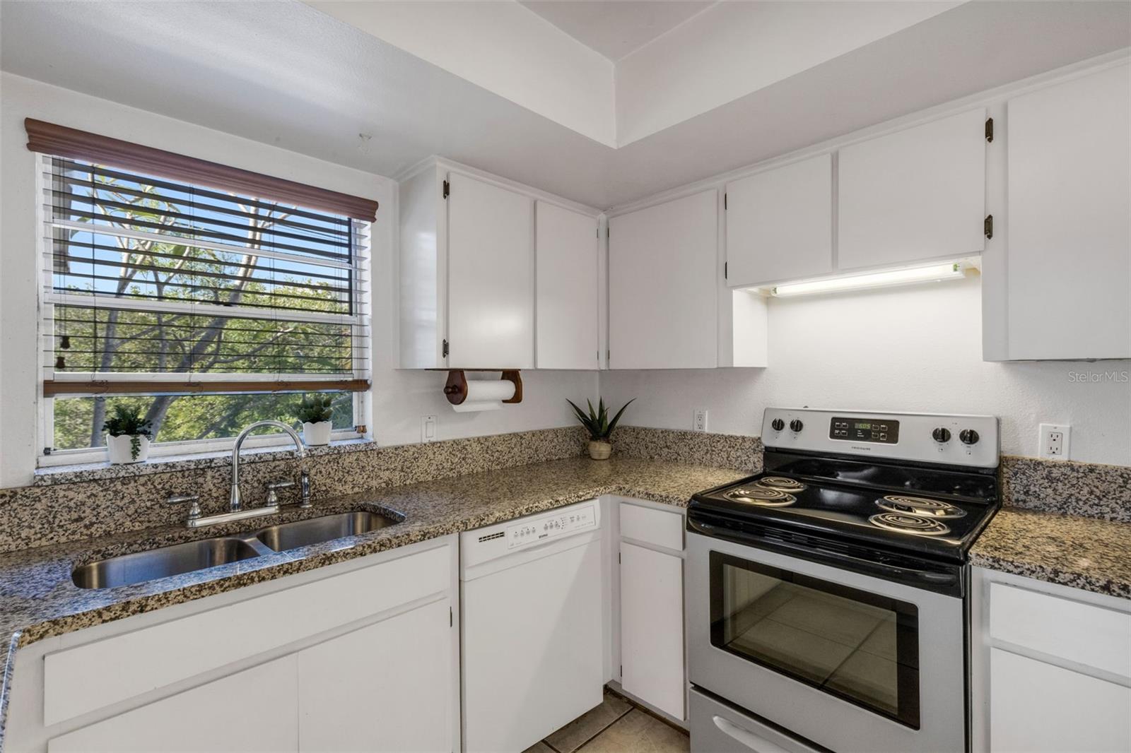 Image 15 of 50 For 7571 121st Terrace