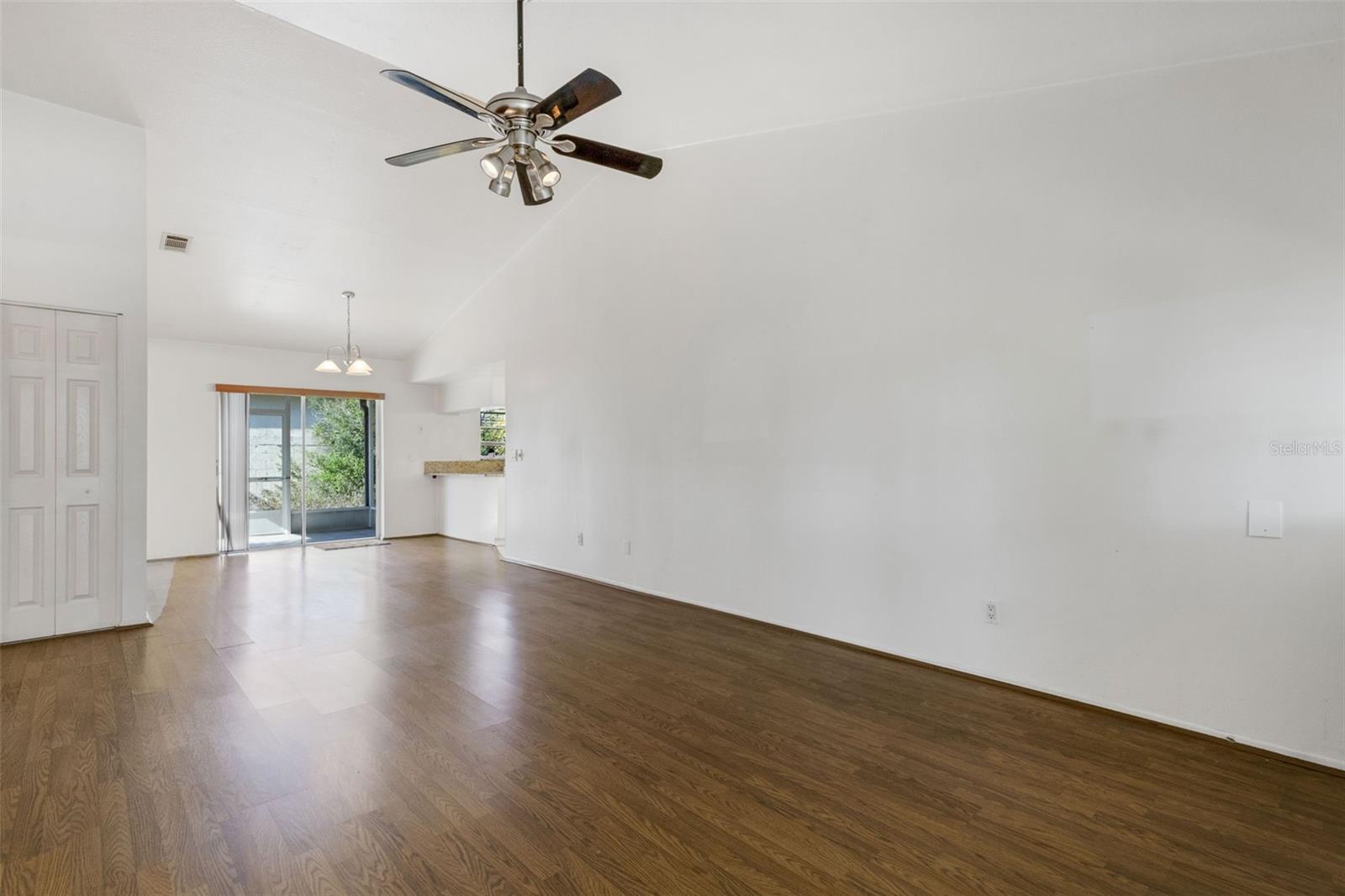 Image 4 of 50 For 7571 121st Terrace