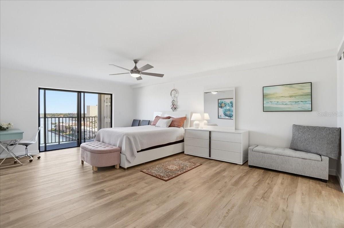 Listing photo id 8 for 7300 Sun Island Drive S 905