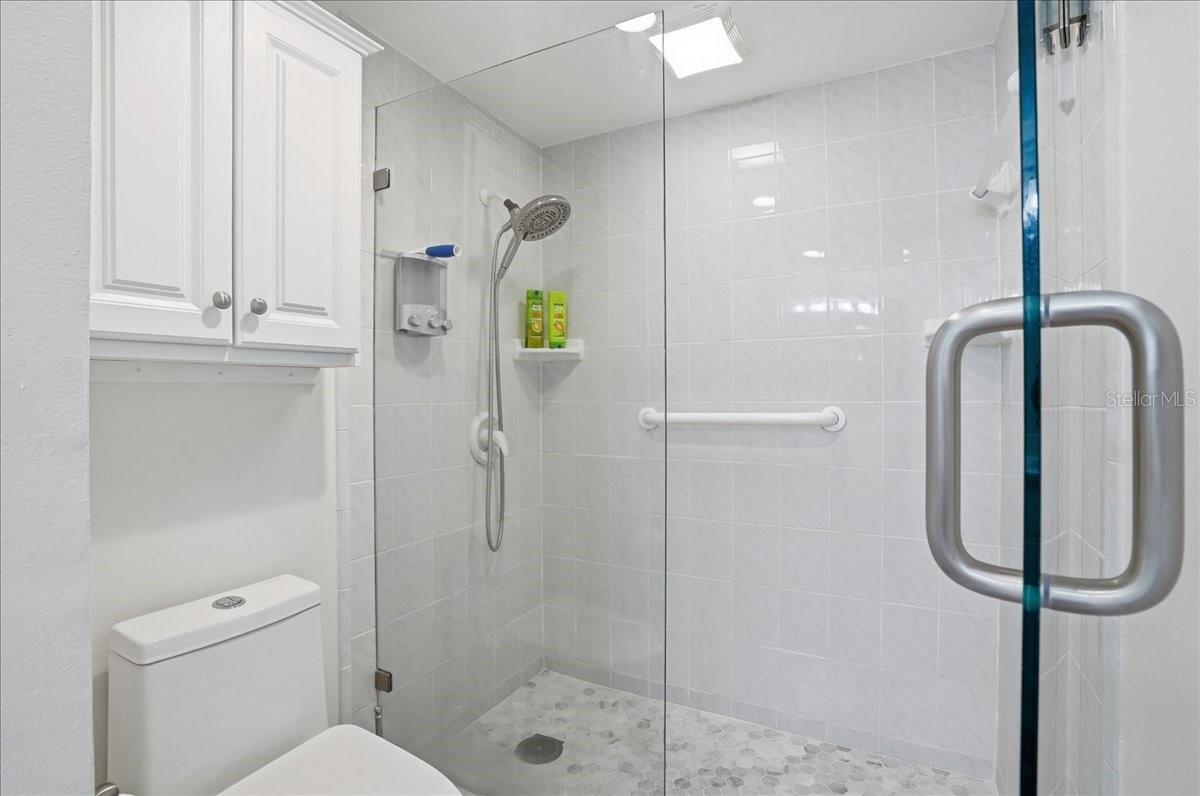 Listing photo id 9 for 7300 Sun Island Drive S 905