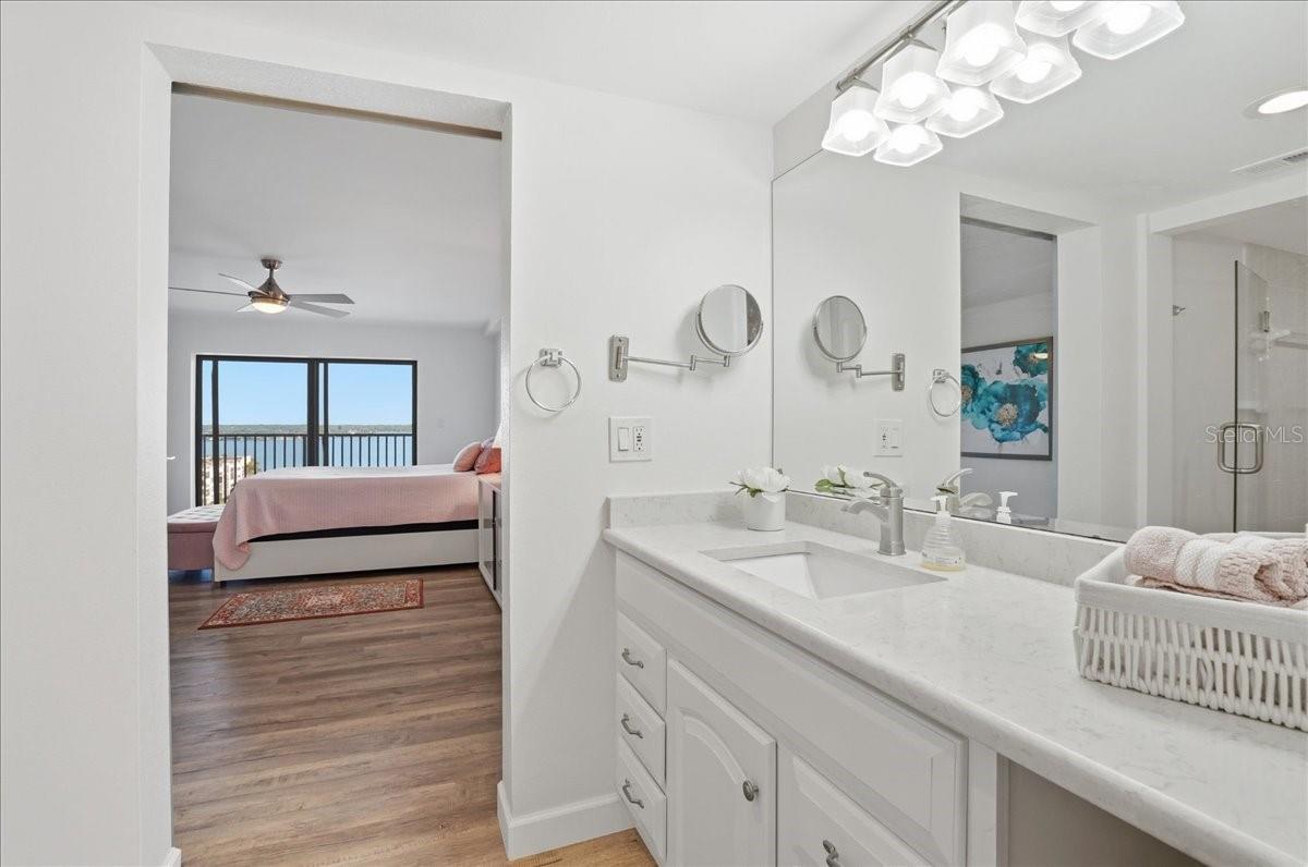 Listing photo id 10 for 7300 Sun Island Drive S 905