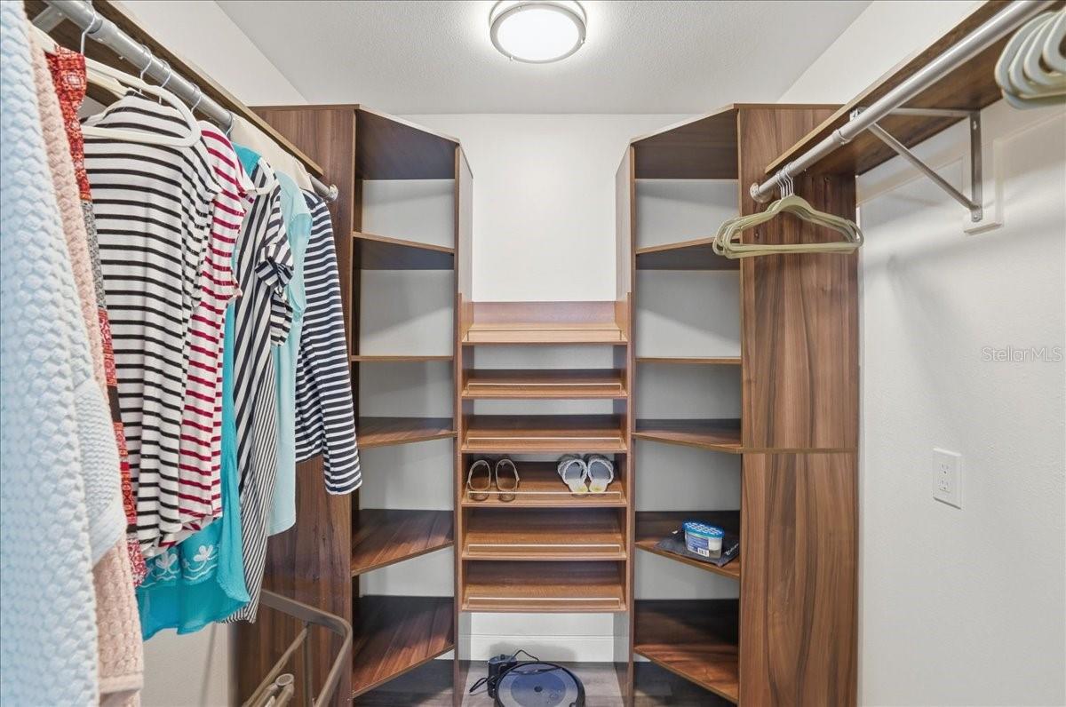 Listing photo id 11 for 7300 Sun Island Drive S 905