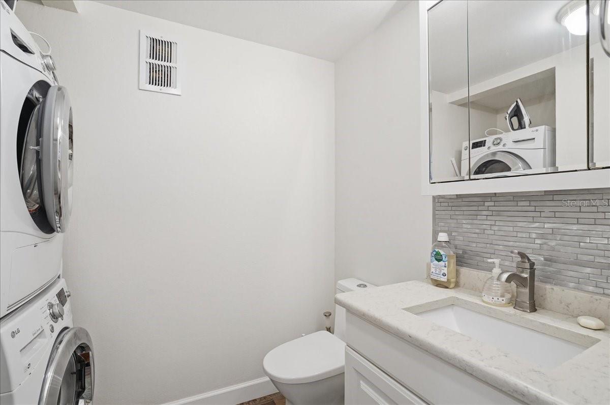 Listing photo id 12 for 7300 Sun Island Drive S 905