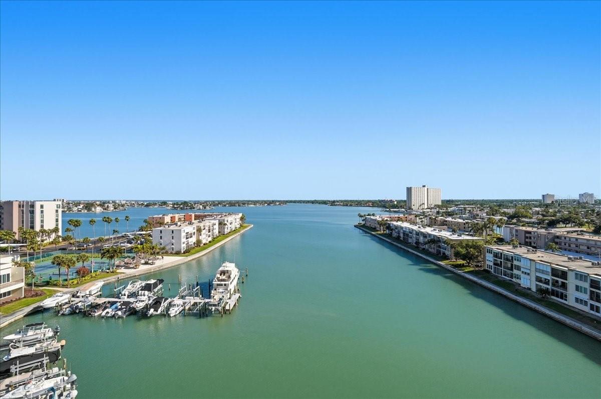 Listing photo id 13 for 7300 Sun Island Drive S 905