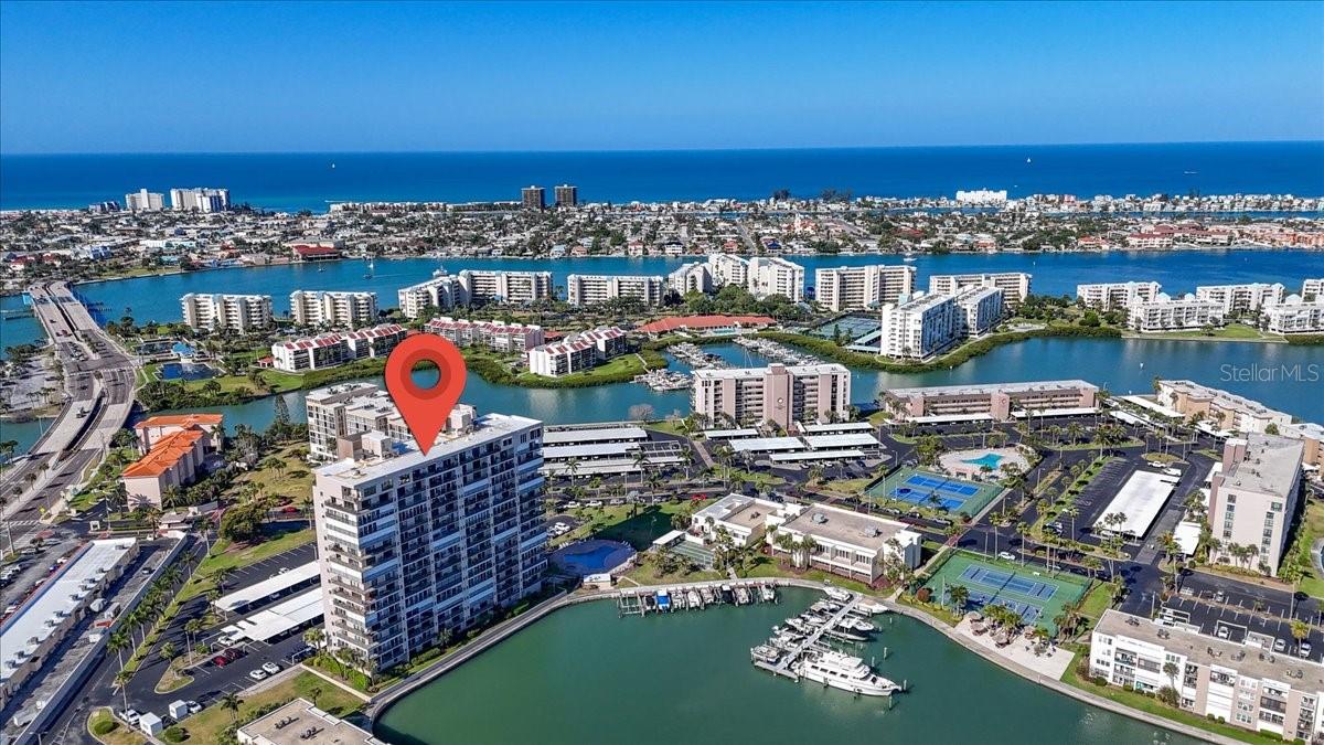 Listing photo id 14 for 7300 Sun Island Drive S 905
