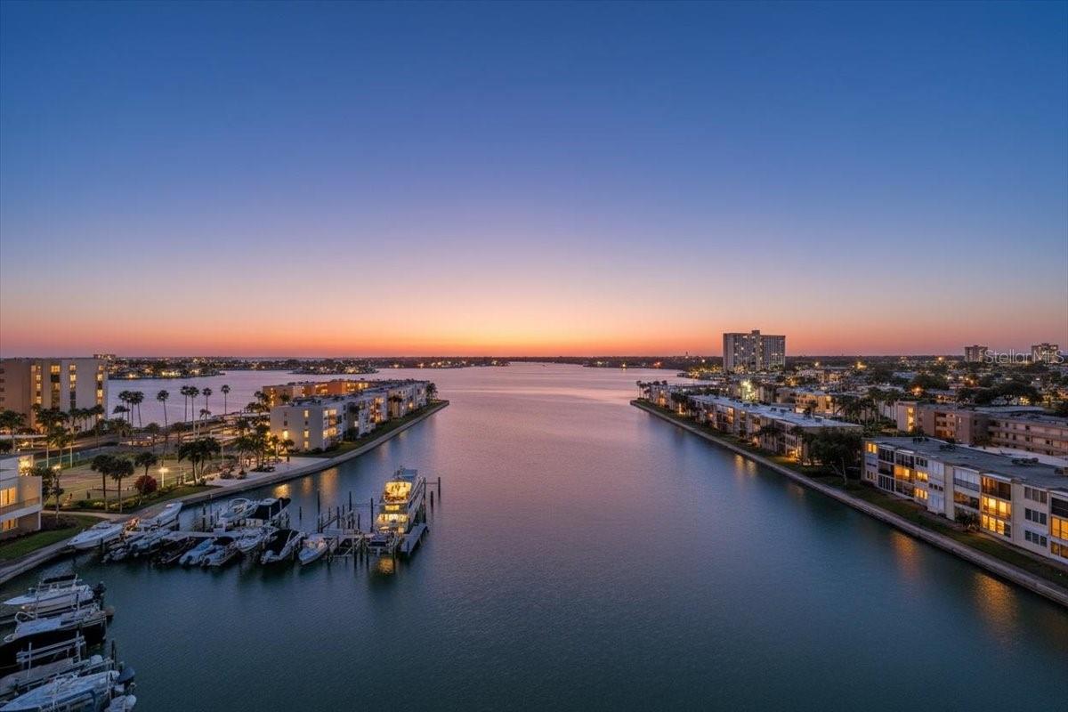 Listing photo id 16 for 7300 Sun Island Drive S 905