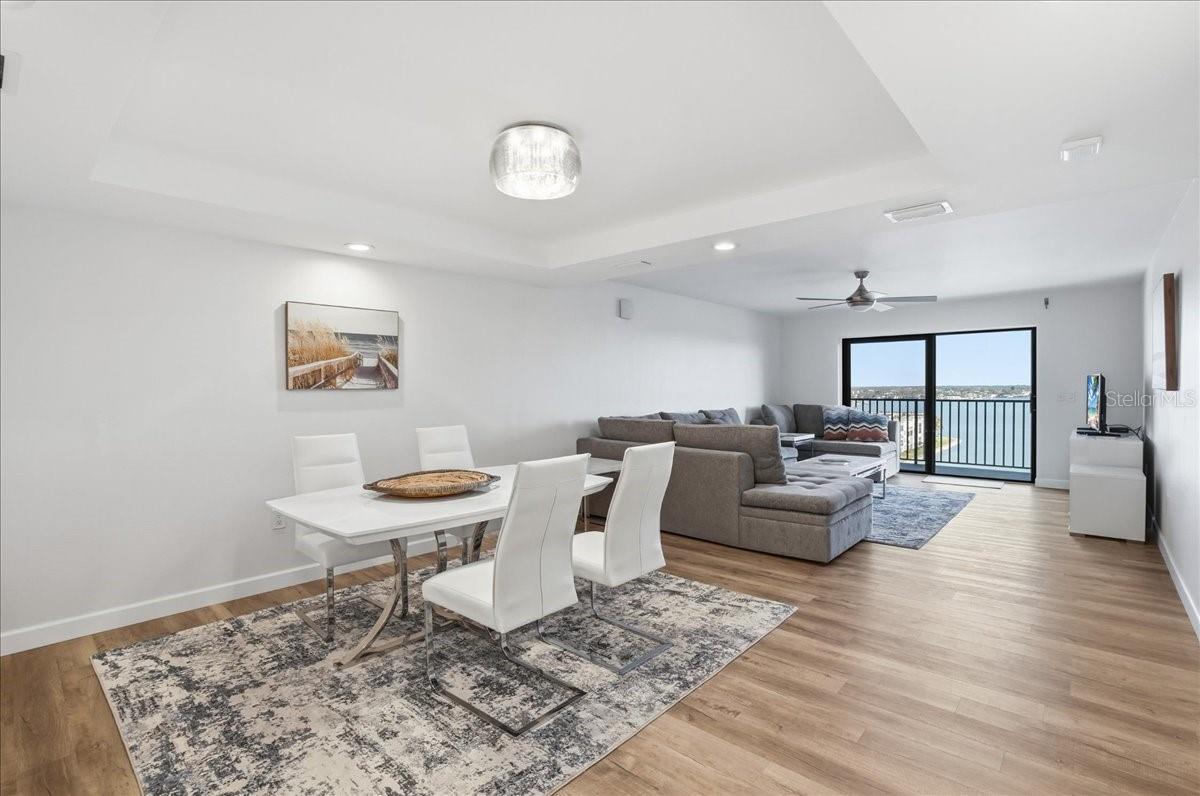 Listing photo id 2 for 7300 Sun Island Drive S 905