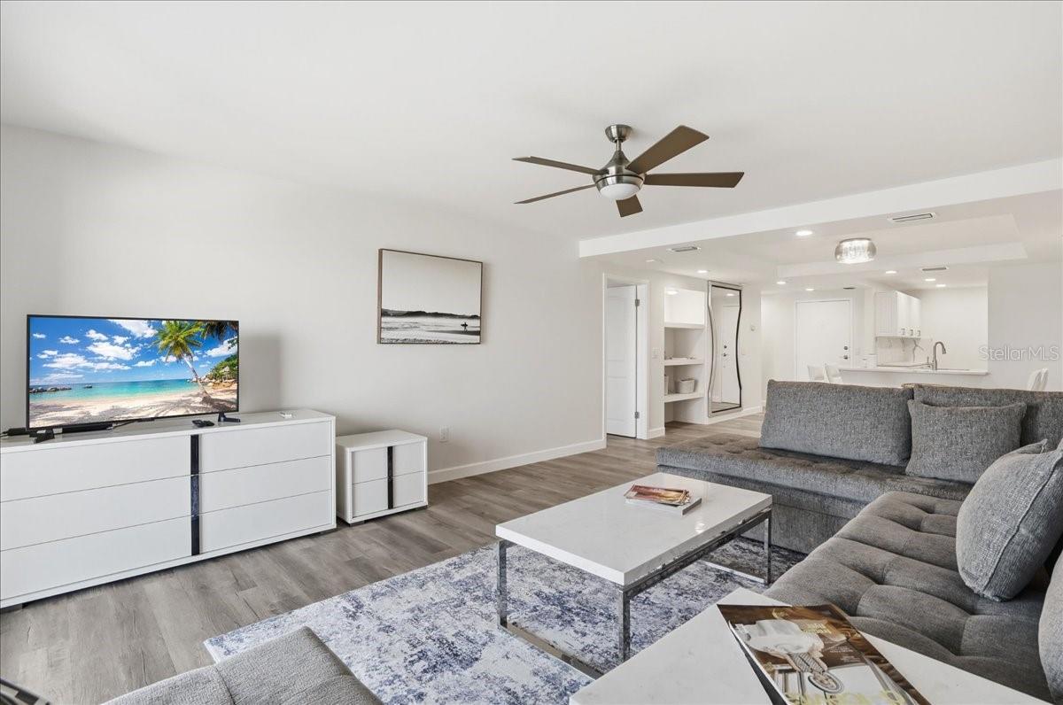 Listing photo id 4 for 7300 Sun Island Drive S 905
