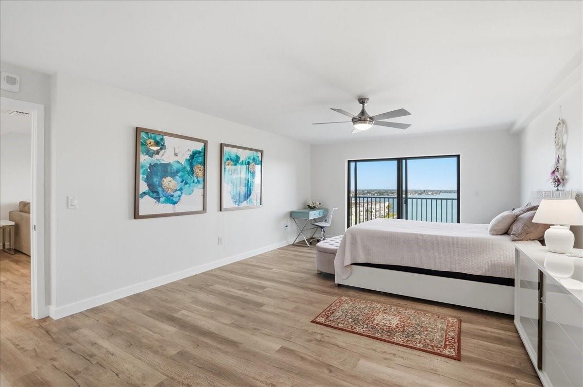 Listing photo id 7 for 7300 Sun Island Drive S 905
