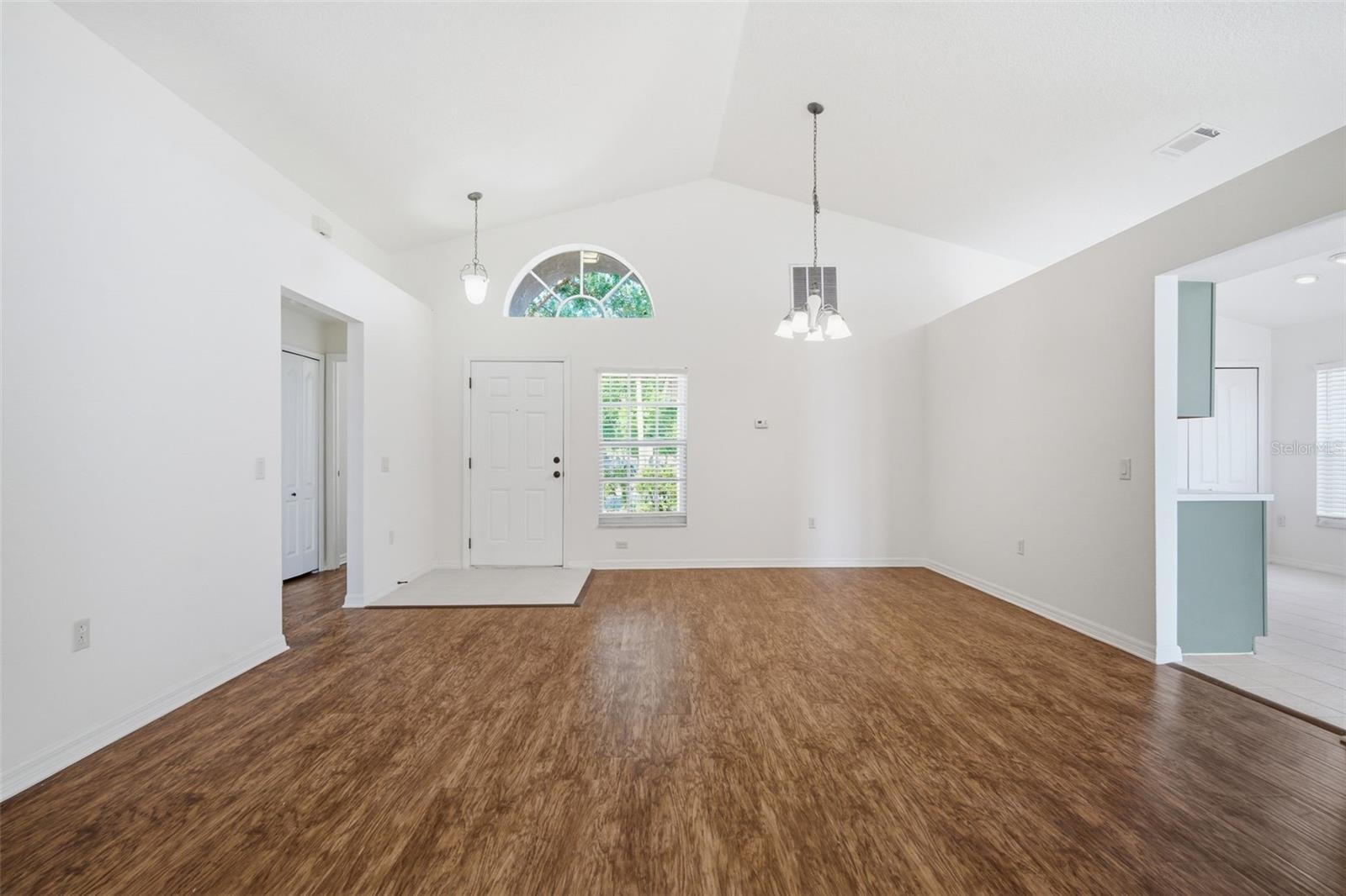 Image 12 of 47 For 12501 Lake Vista Drive