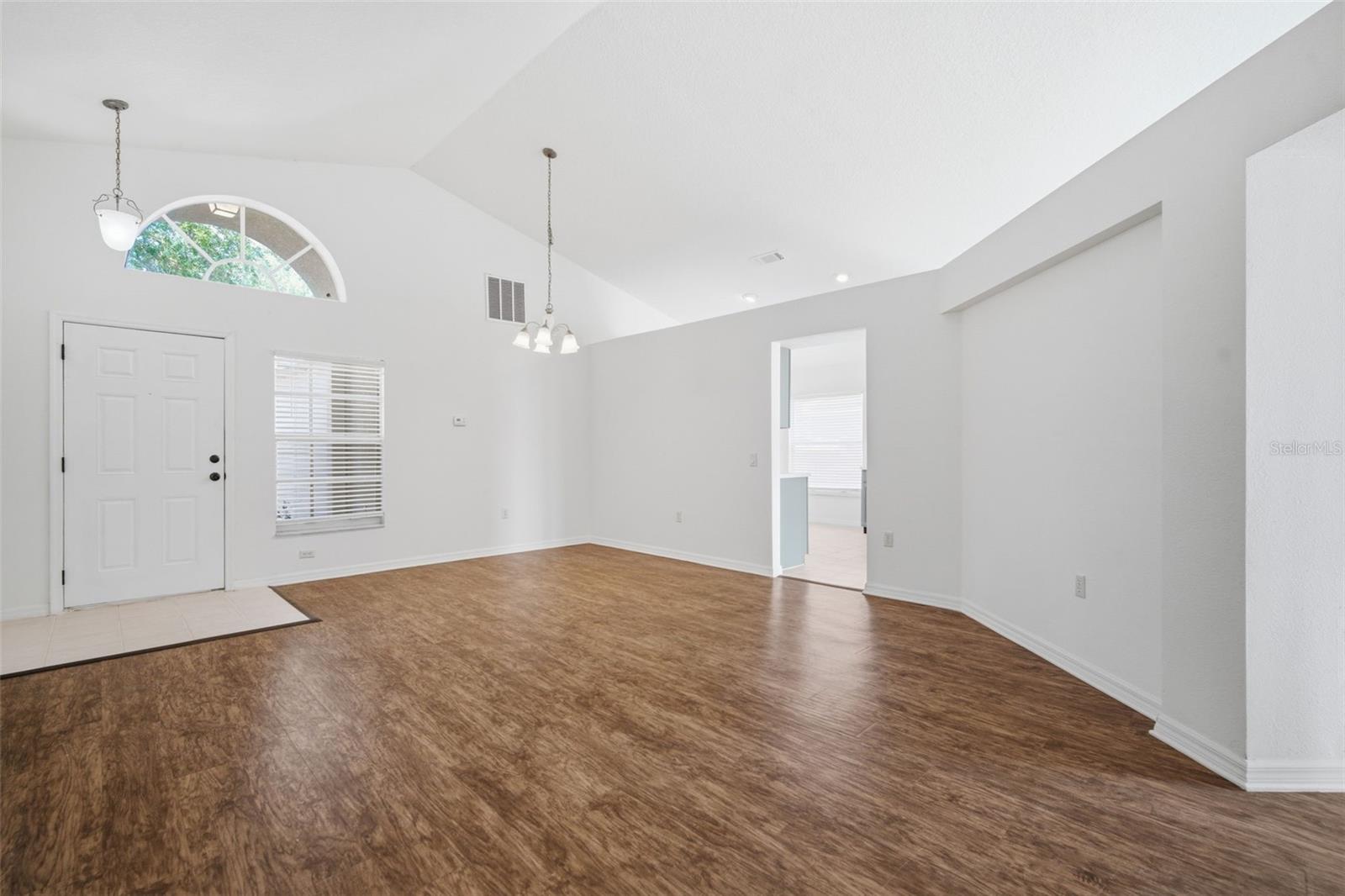 Image 13 of 47 For 12501 Lake Vista Drive