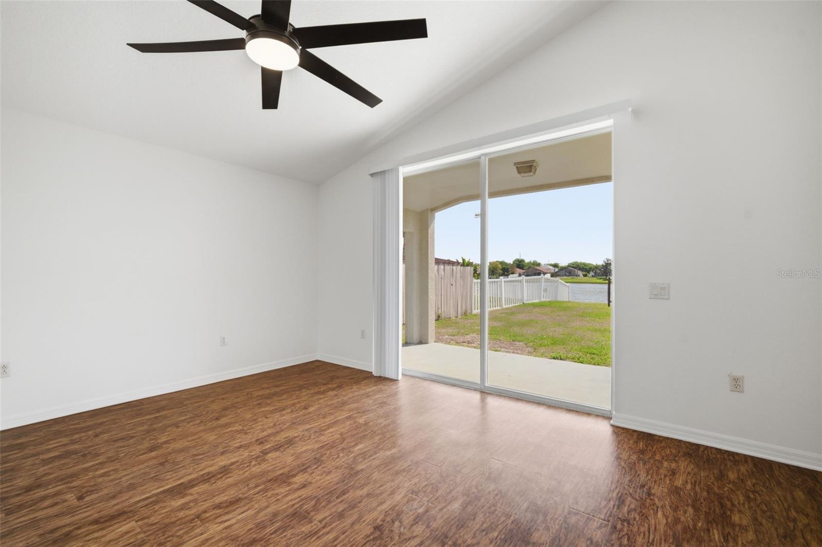 Image 18 of 47 For 12501 Lake Vista Drive
