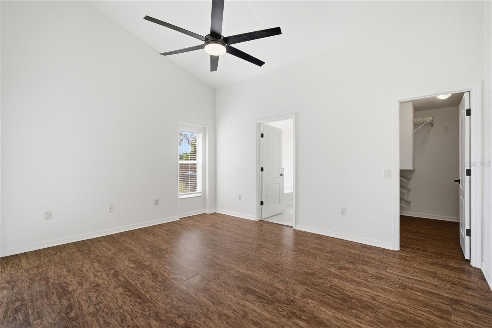 Image 20 of 47 For 12501 Lake Vista Drive