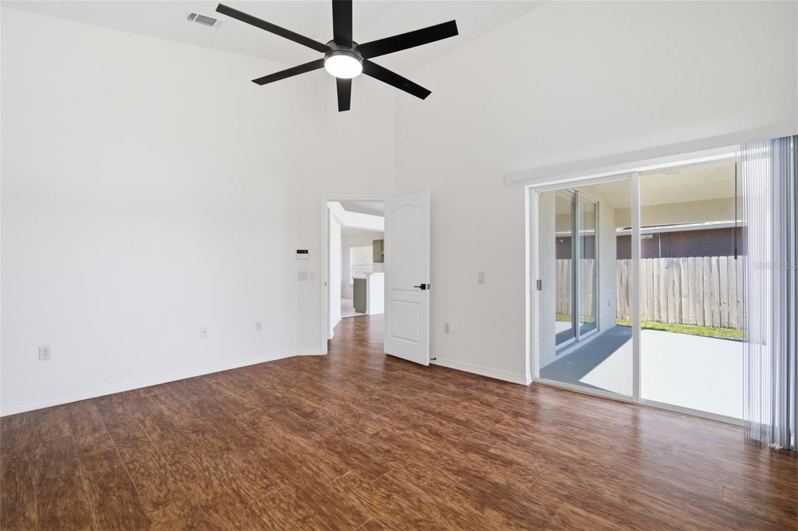 Image 21 of 47 For 12501 Lake Vista Drive