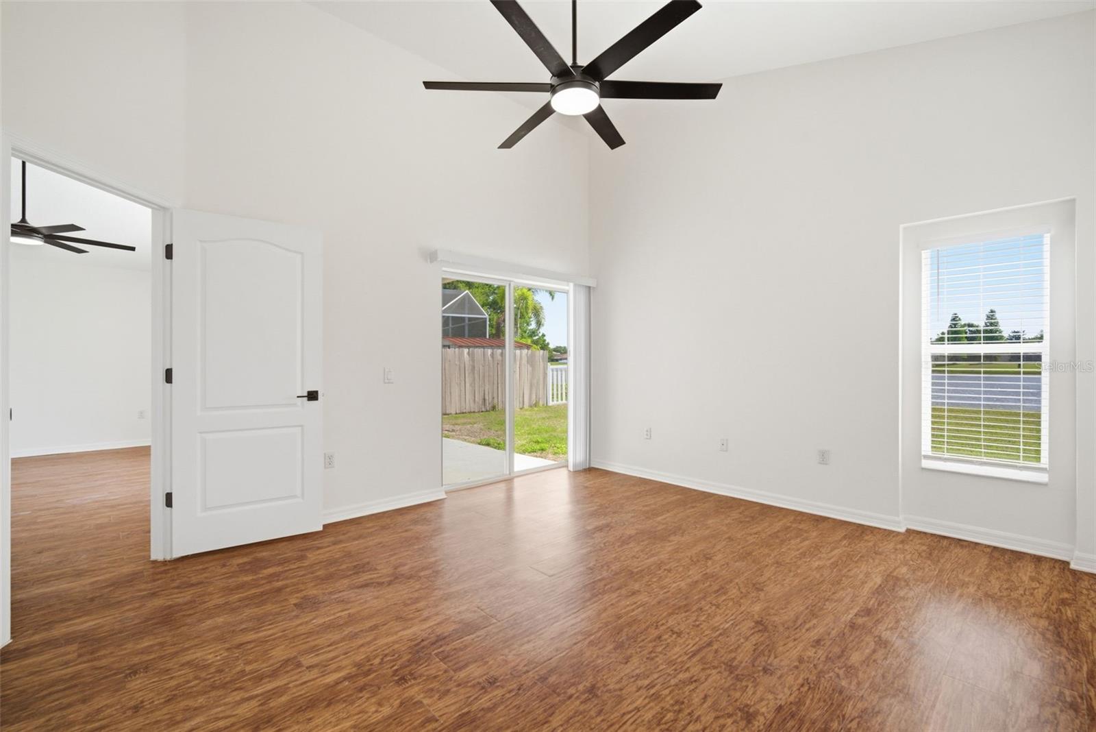 Image 23 of 47 For 12501 Lake Vista Drive