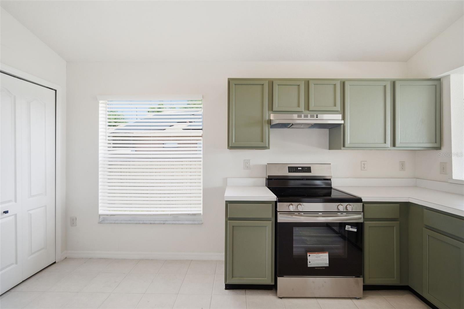 Image 6 of 47 For 12501 Lake Vista Drive