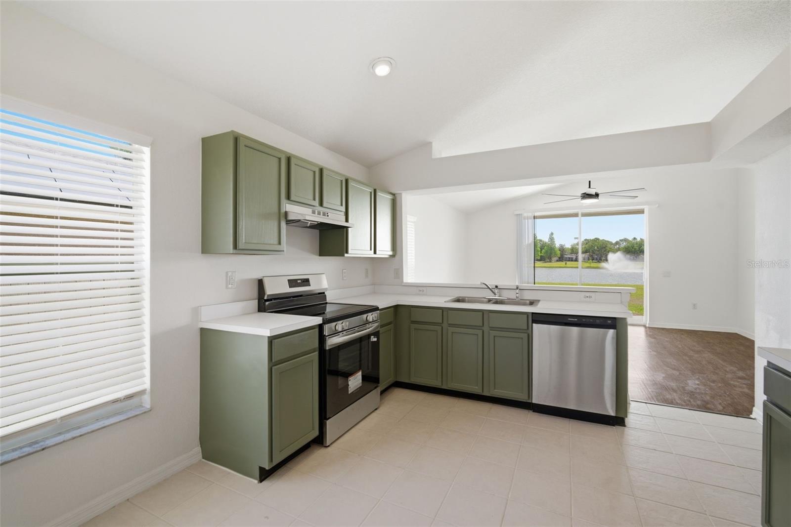 Image 7 of 47 For 12501 Lake Vista Drive