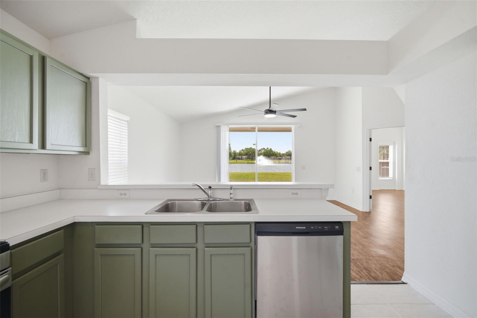 Image 9 of 47 For 12501 Lake Vista Drive