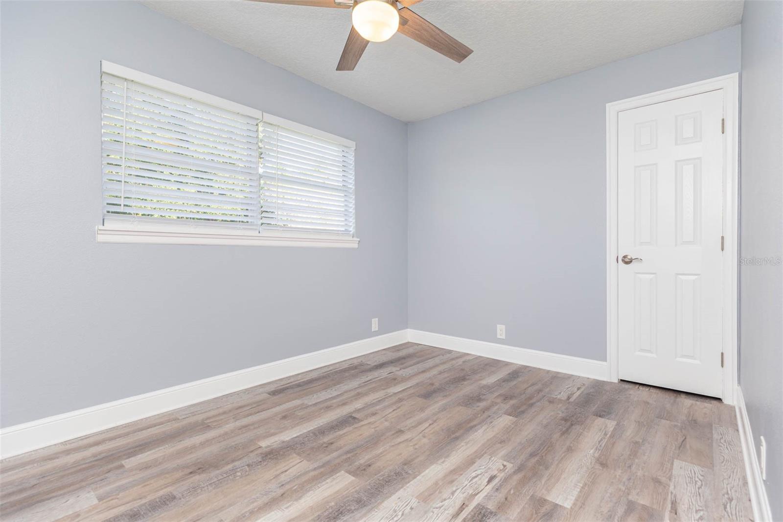 Image 12 of 21 For 3911 Tyson Avenue