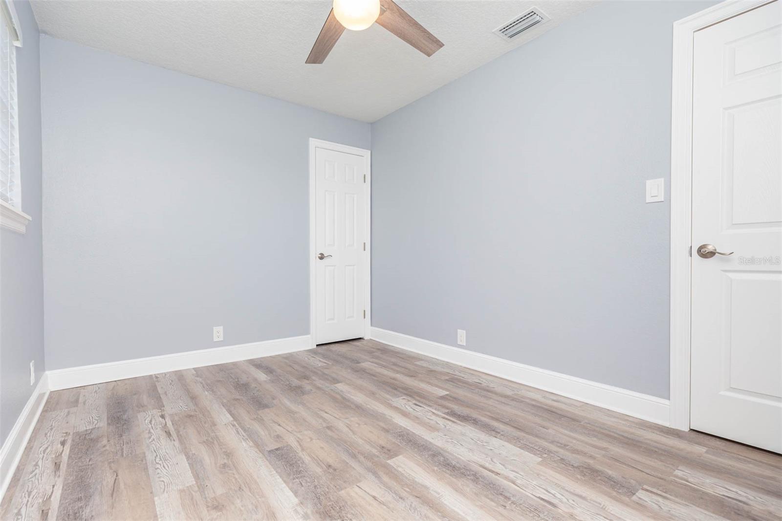 Image 13 of 21 For 3911 Tyson Avenue