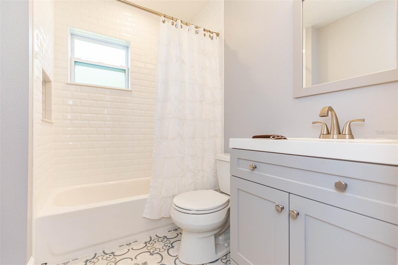 Image 14 of 21 For 3911 Tyson Avenue