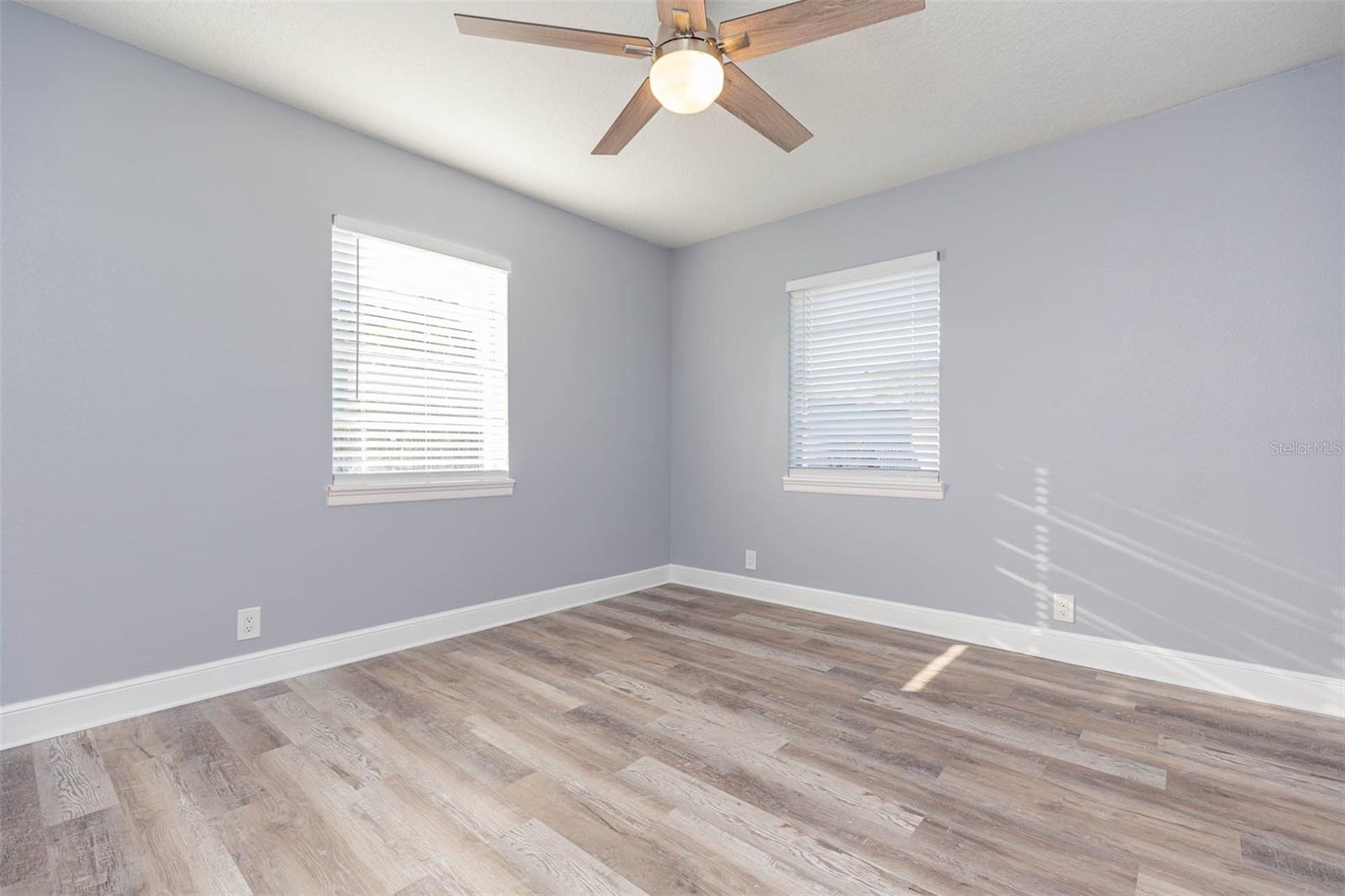 Image 15 of 21 For 3911 Tyson Avenue