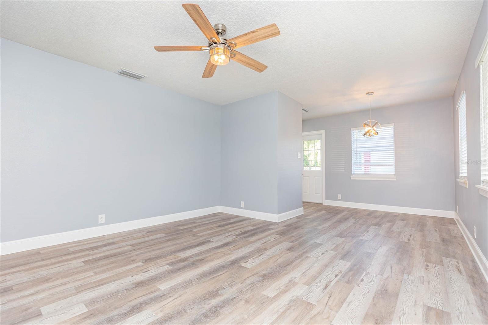 Image 3 of 21 For 3911 Tyson Avenue