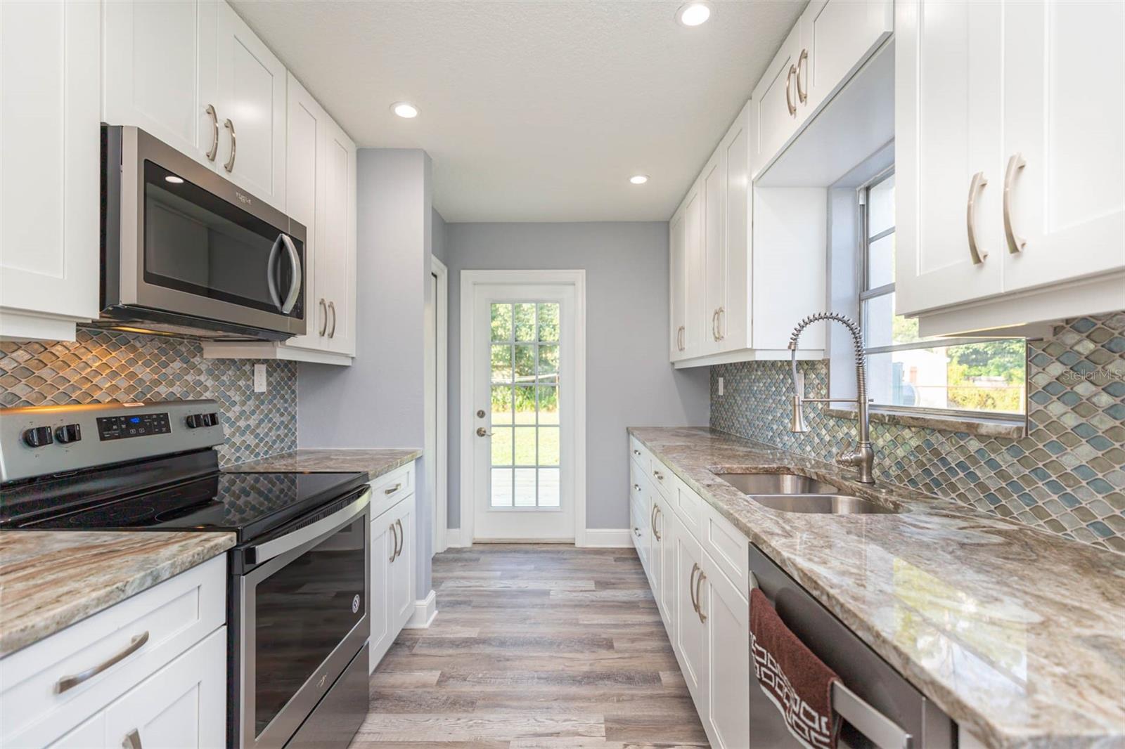 Image 4 of 21 For 3911 Tyson Avenue