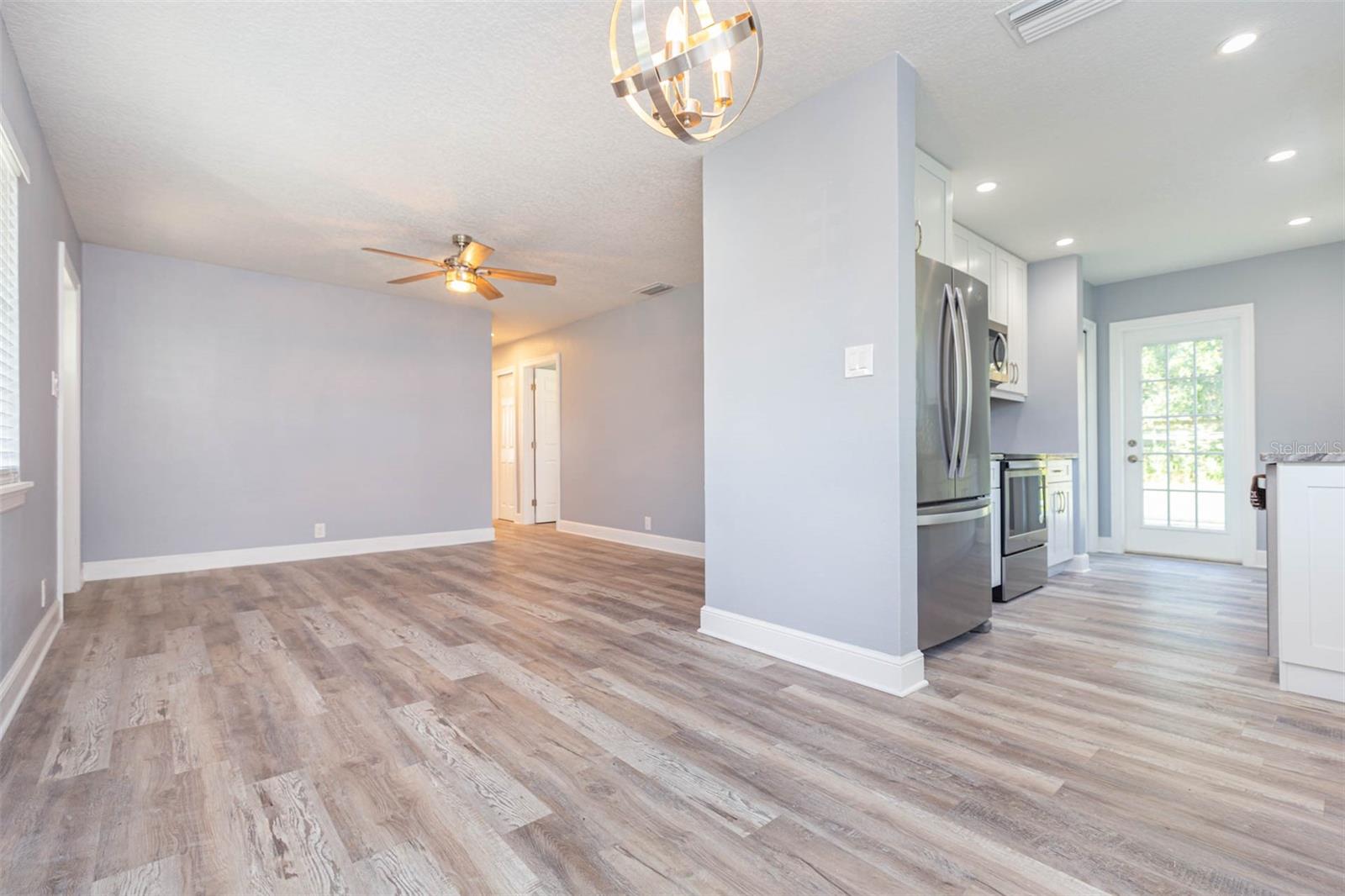 Image 7 of 21 For 3911 Tyson Avenue