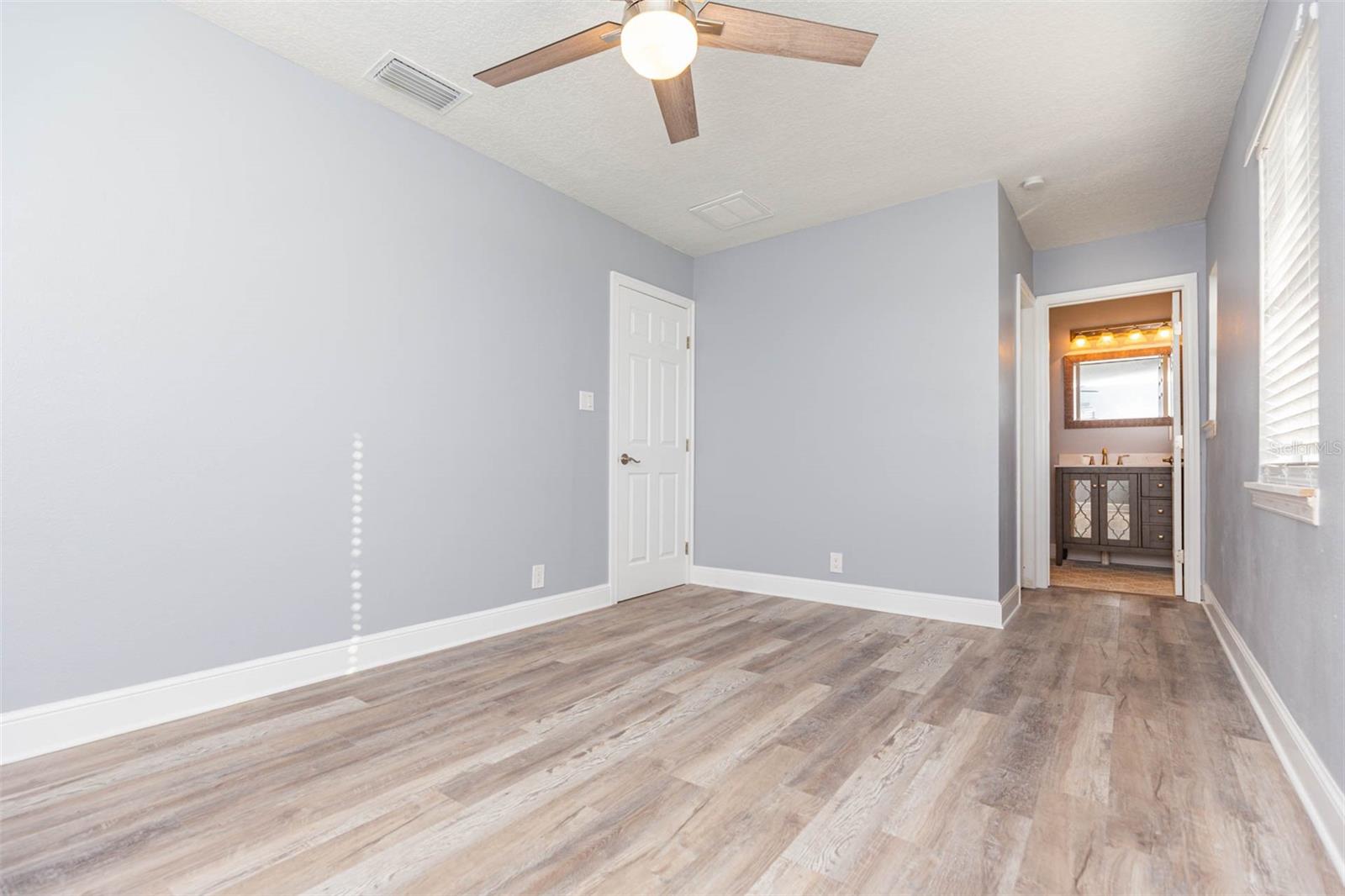 Image 9 of 21 For 3911 Tyson Avenue