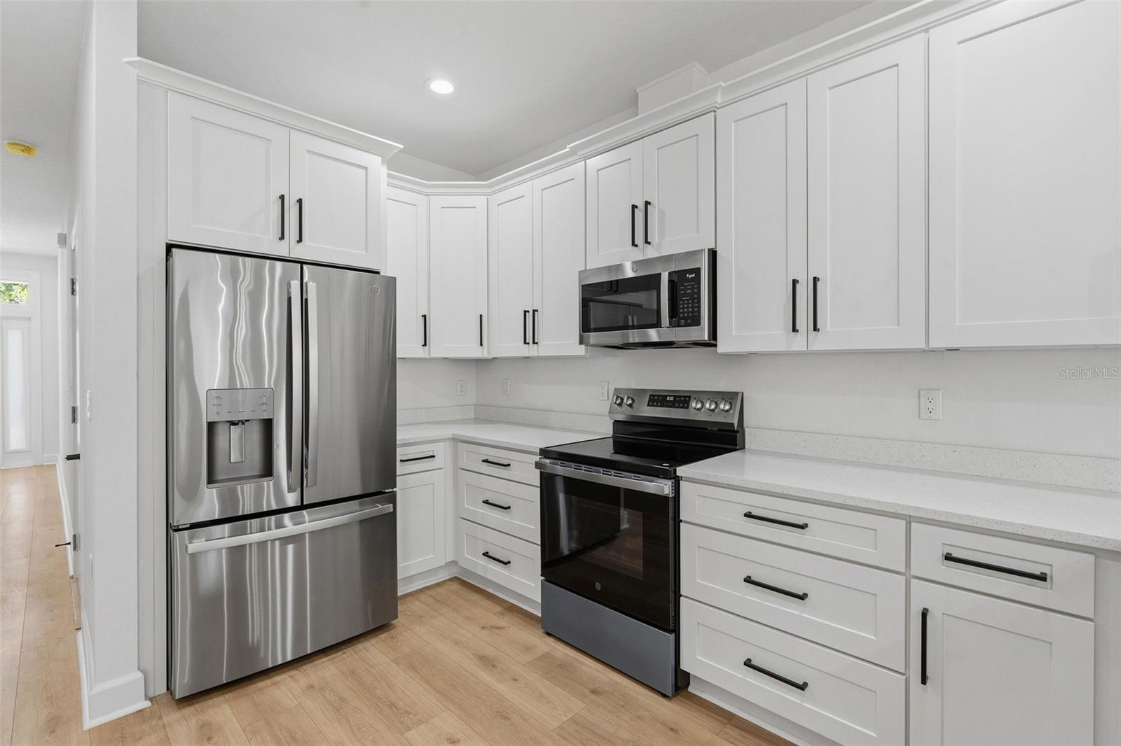 Listing photo id 13 for 2617 Palifox Street