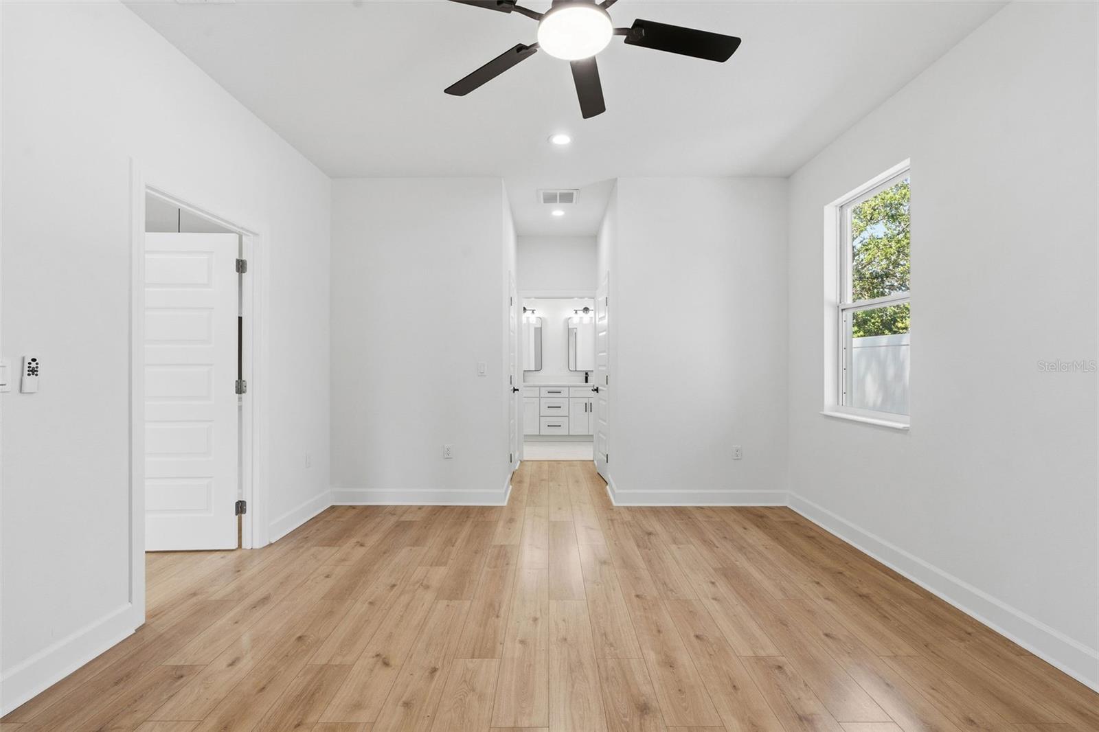 Listing photo id 17 for 2617 Palifox Street