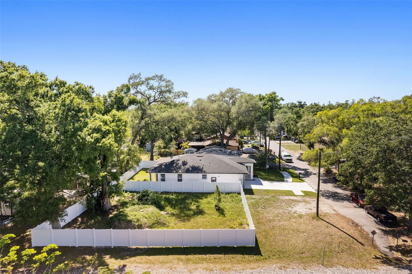 Listing photo id 0 for 2617 Palifox Street