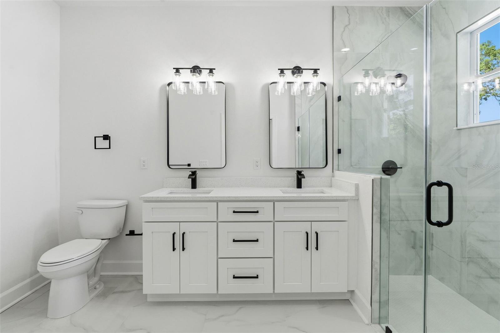 Listing photo id 18 for 2617 Palifox Street