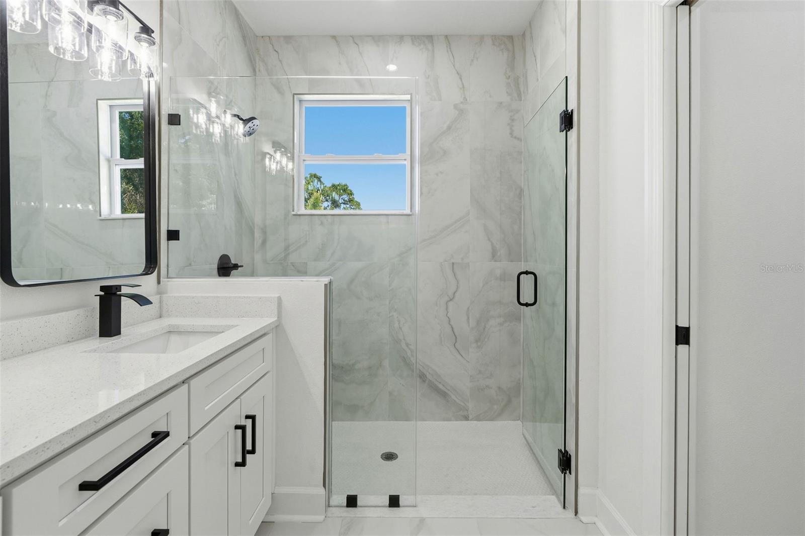 Listing photo id 19 for 2617 Palifox Street