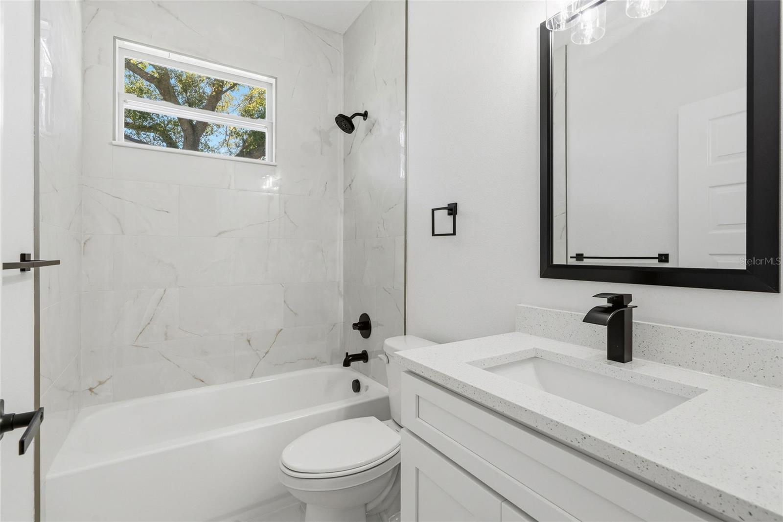 Listing photo id 22 for 2617 Palifox Street