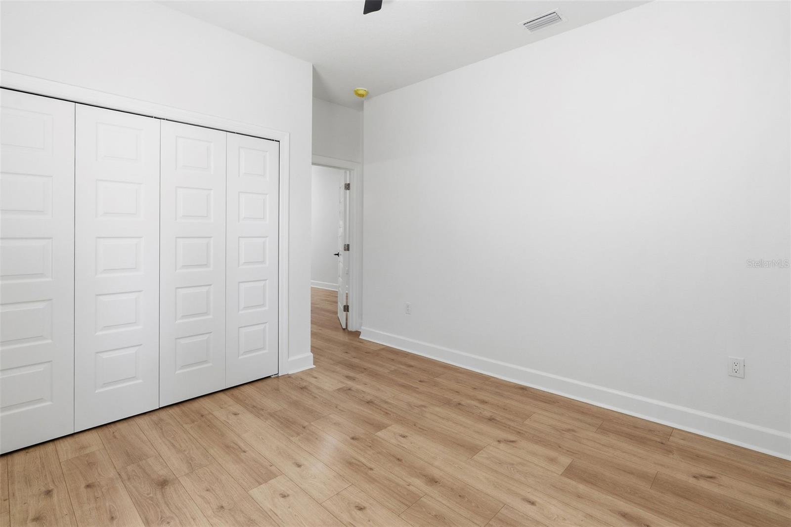 Listing photo id 23 for 2617 Palifox Street