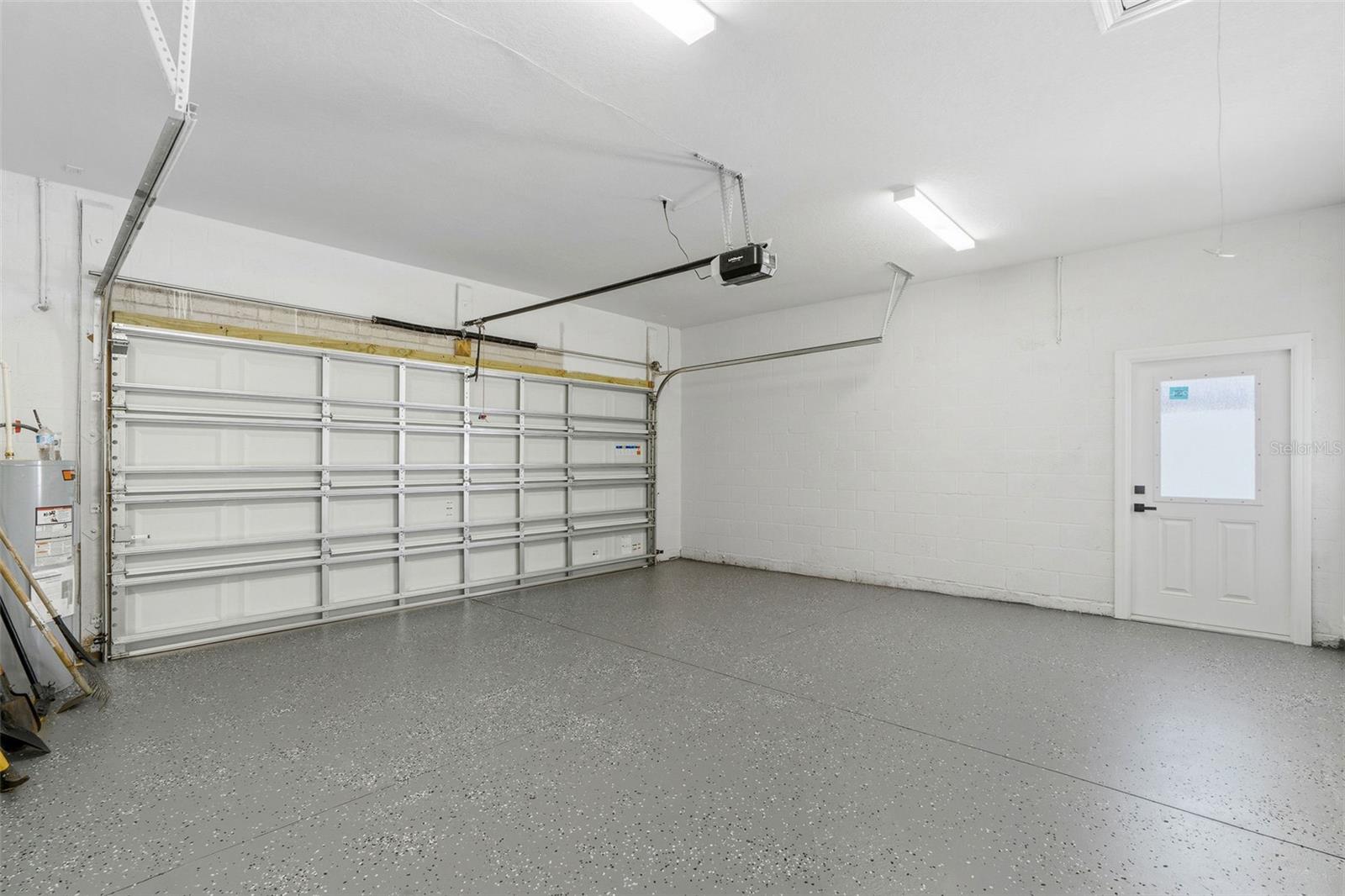 Listing photo id 26 for 2617 Palifox Street