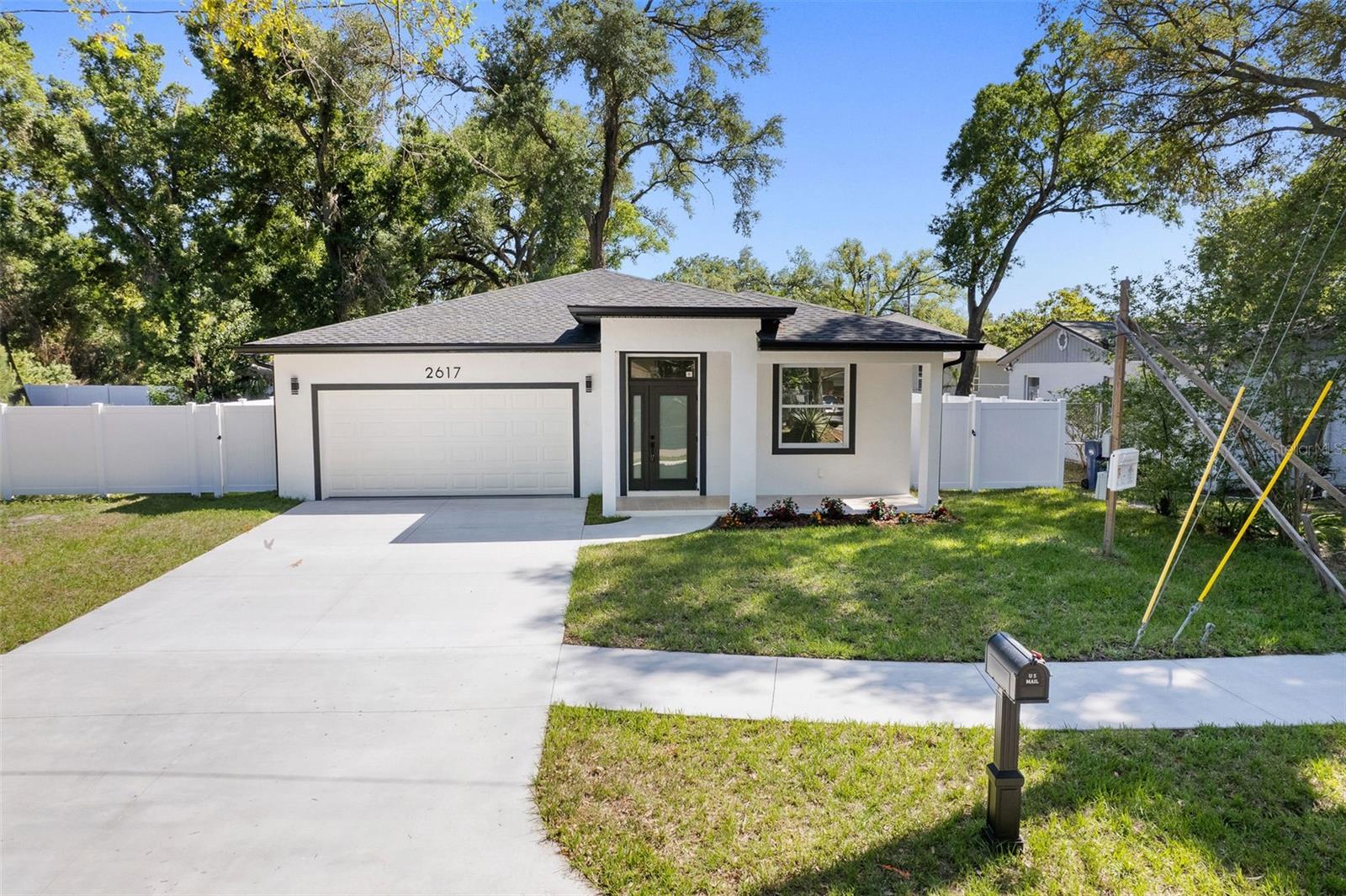 Listing photo id 27 for 2617 Palifox Street