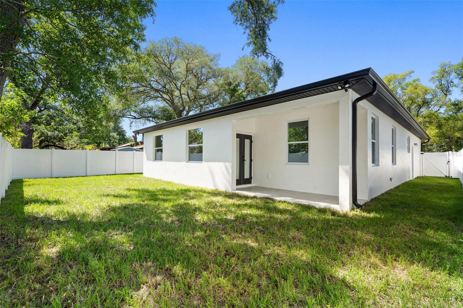 Listing photo id 31 for 2617 Palifox Street